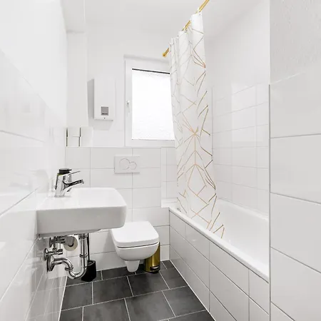 公寓 Smart - Near Essen, Oberhausen, Bottrop - Perfect For 6 Guests! Balcony - Netflix - Smart Tv