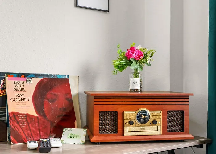 Apartment Smart - Near Essen, Oberhausen, Bottrop - Perfect For 6 Guests! Balcony - Netflix - Smart Tv *